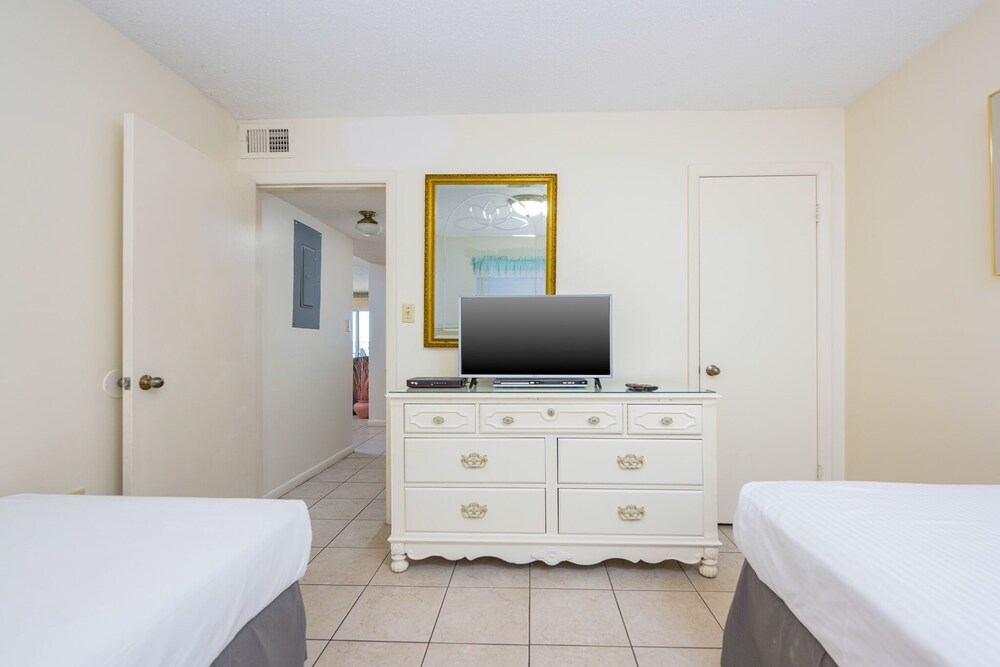 Driftwood Towers 6d 2 Bedroom Condo - photo 5