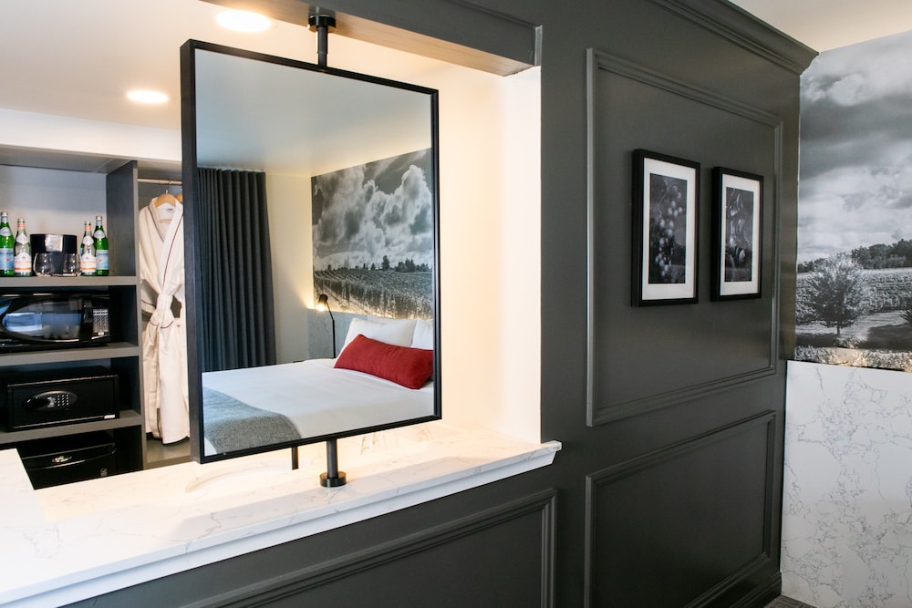 Vinland Hotel and Lounge - photo 6