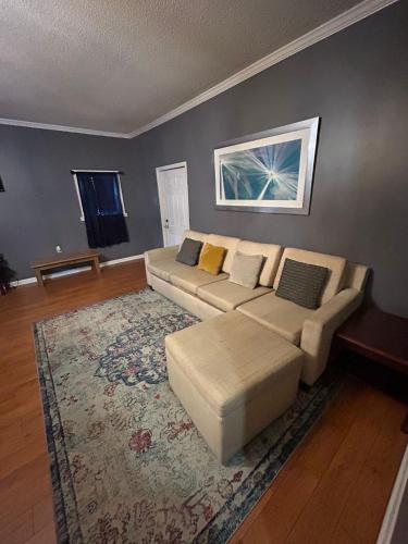 Cardinal Aerie 5 mins from Rainbow Mountain Hiking Trails in Madison, United States