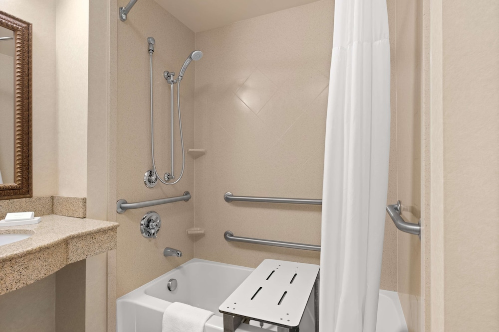 Hampton Inn & Suites Burlington - photo 20