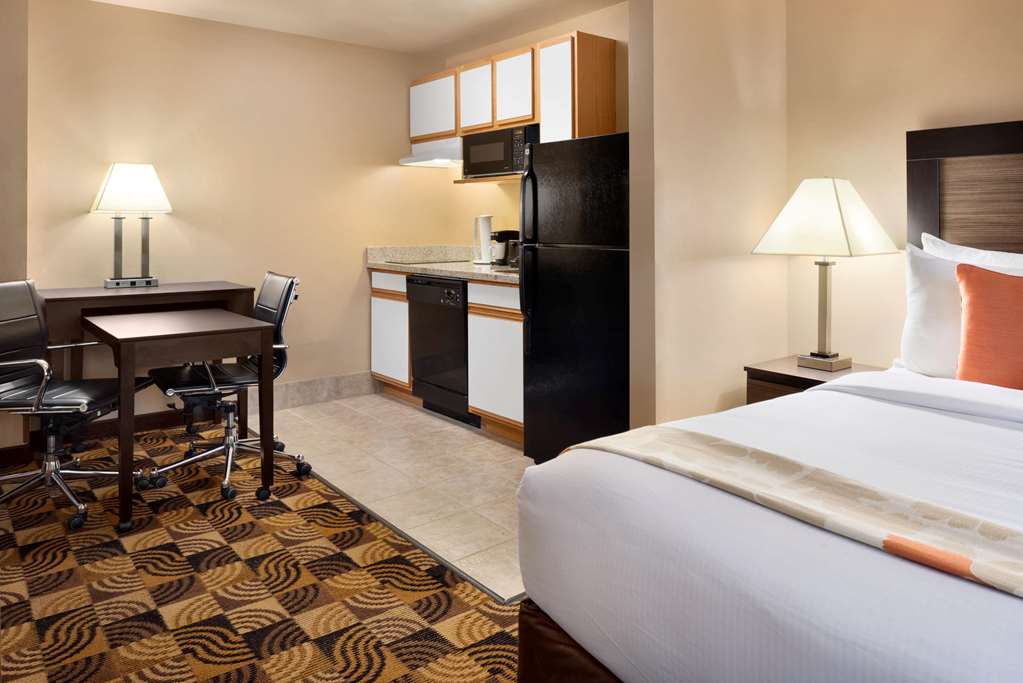 Hawthorn Extended Stay by Wyndham Milwaukee Airport - photo 11