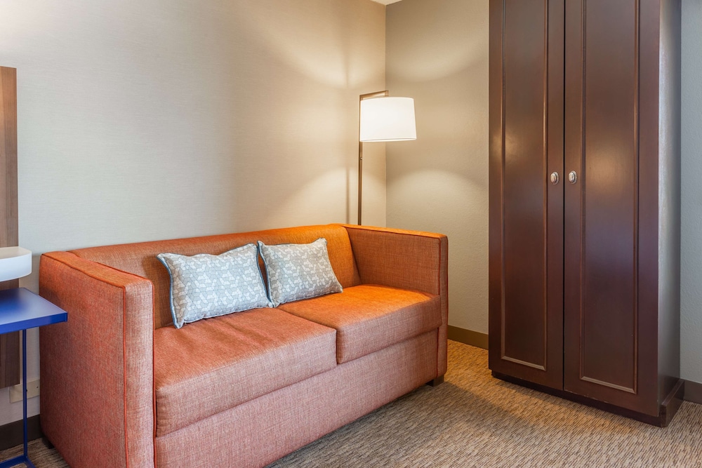Hampton Inn Madison East Towne Mall Area - photo 9