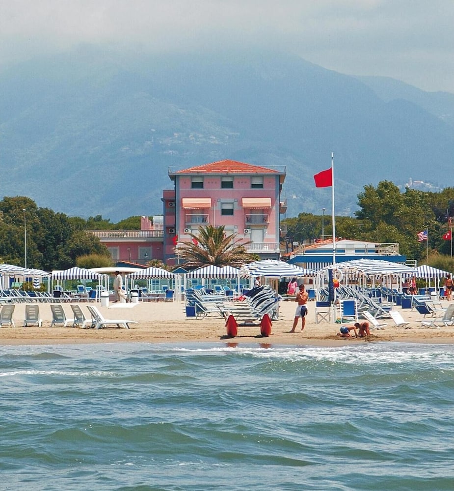 Happy Hotel — hotel in Pietrasanta