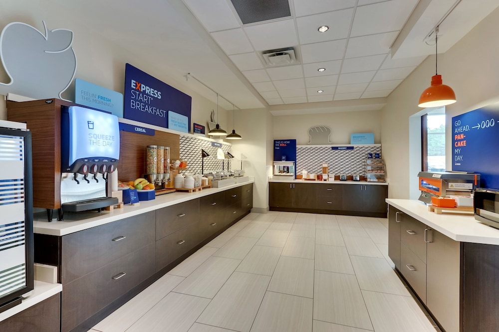 Holiday Inn Express & Suites Dawsonville by IHG - photo 65