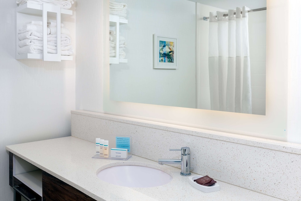 Hampton Inn Salisbury - photo 14