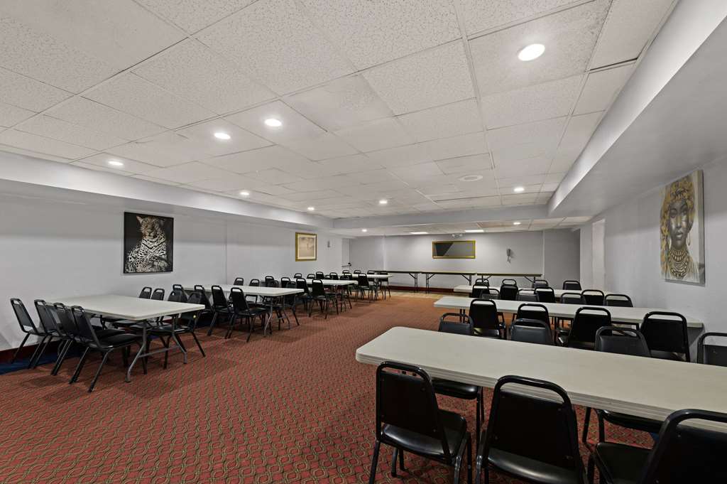 Quality Inn & Suites Council Bluffs Omaha East - photo 15
