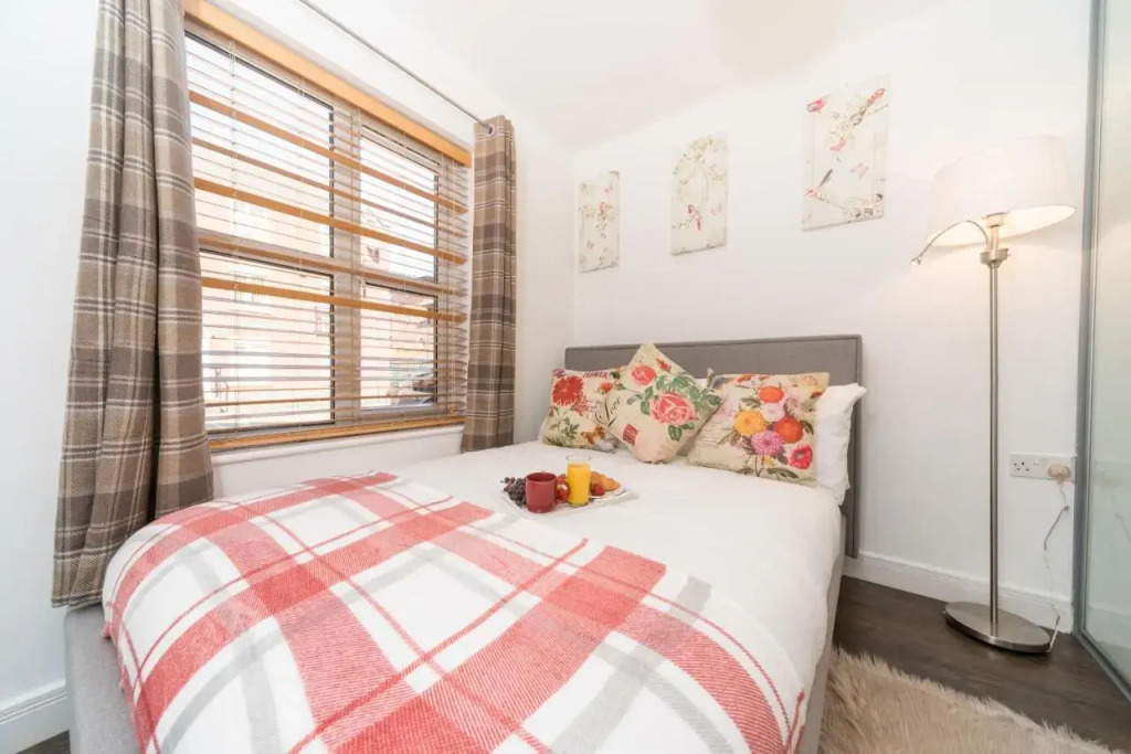 City Centre Posh Parlour Gated Parking 1bed Wifi — 4-Star Luxury Hotel in Kingston Upon Hull, United Kingdom