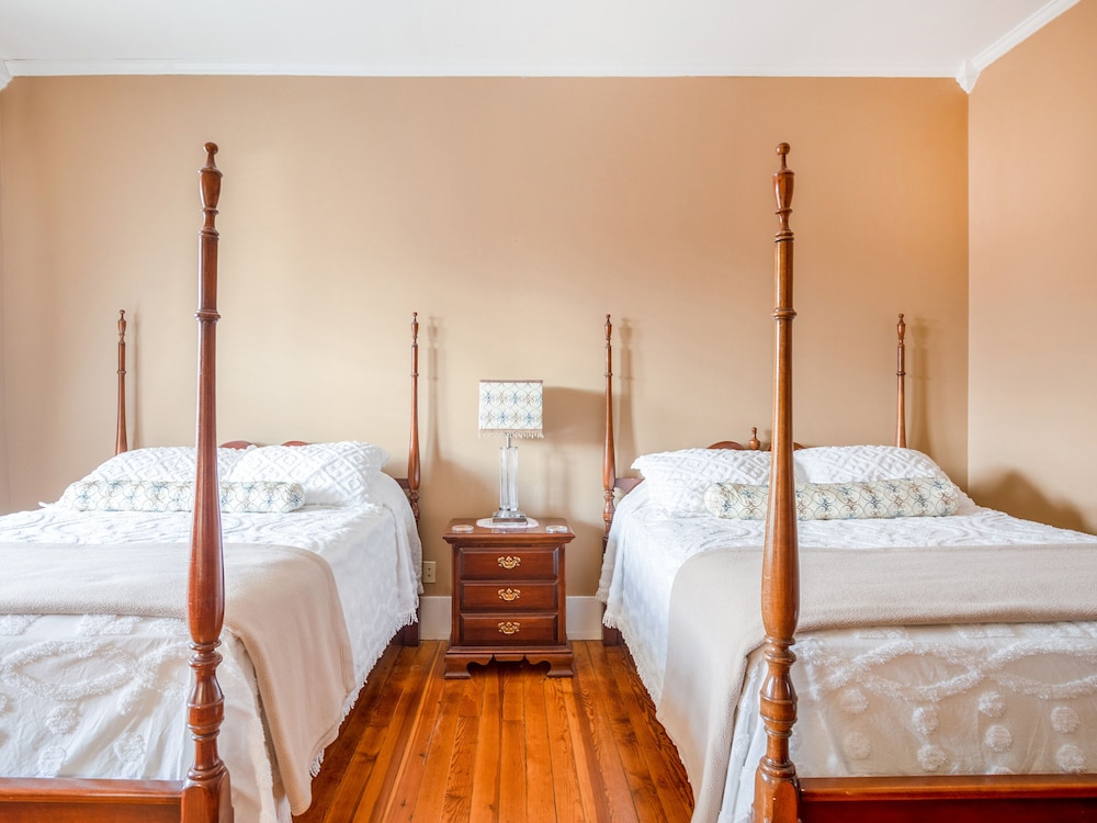 The Belmont Inn - photo 10