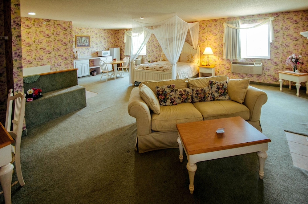 Urbana Inn & Suites - photo 11