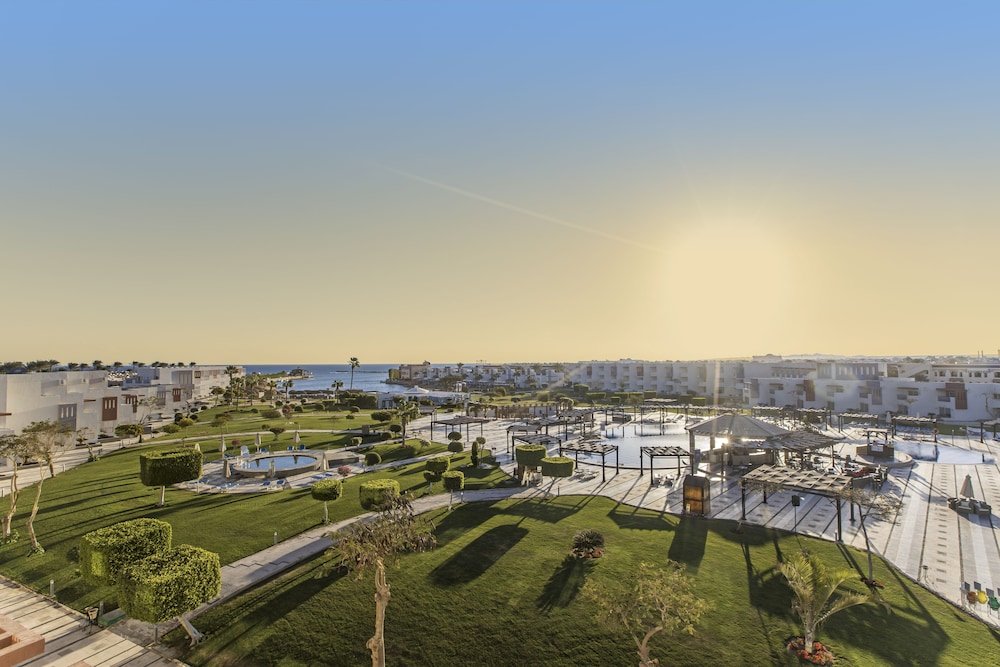 SUNRISE Crystal Bay Resort Grand Select — 5-Star Luxury Hotel in Hurghada, Egypt
