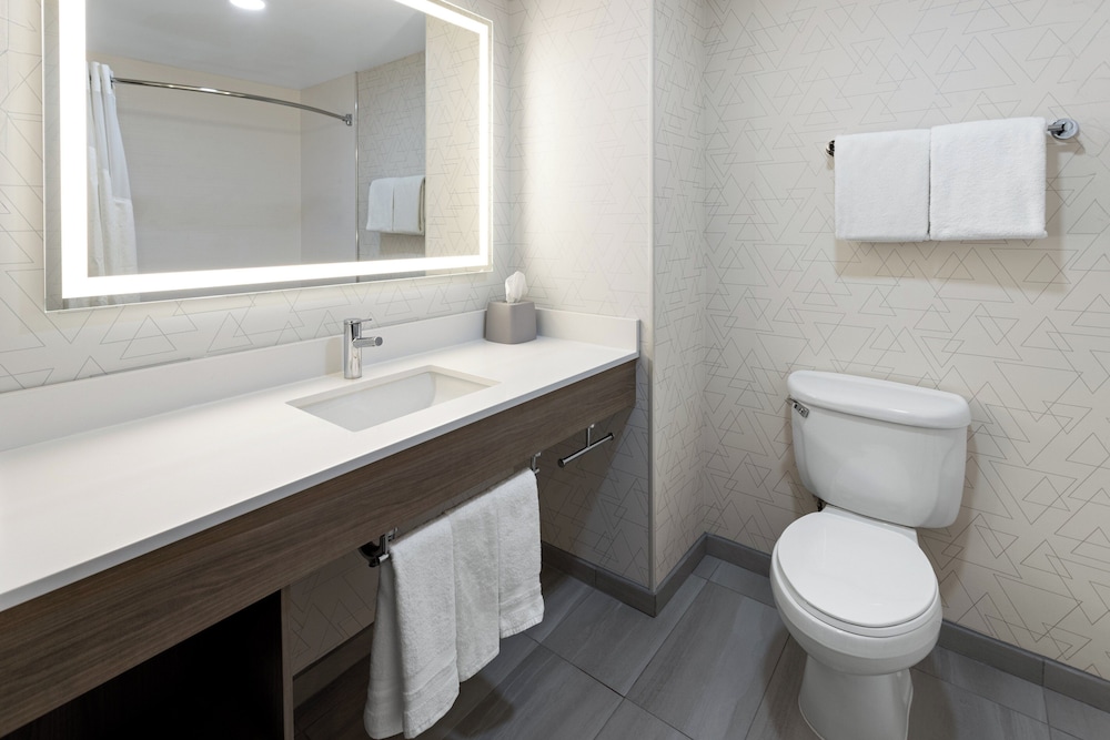 Holiday Inn Express Hotel & Suites Freeport by IHG - photo 5
