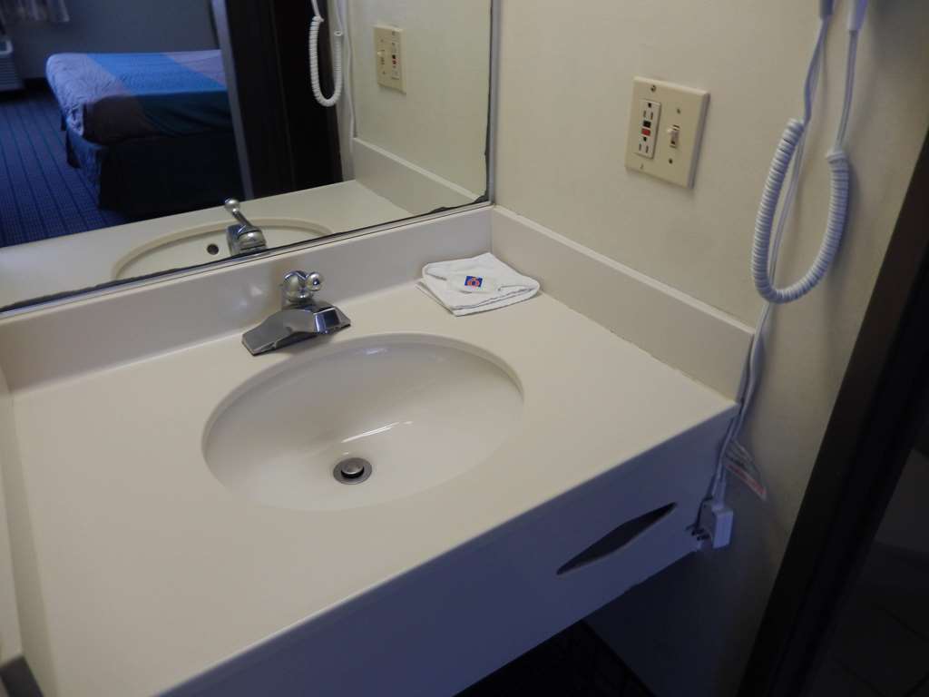 Motel 6 McGraw NY Cortland - photo 11