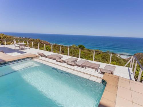 Serenity Heights Herold's Bay — hotel near George Airport