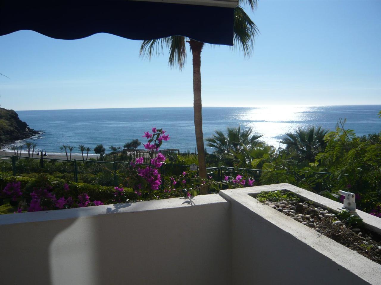 Almuñécar 1ª línea playa — 4-Star Luxury Hotel in Almunecar, Spain