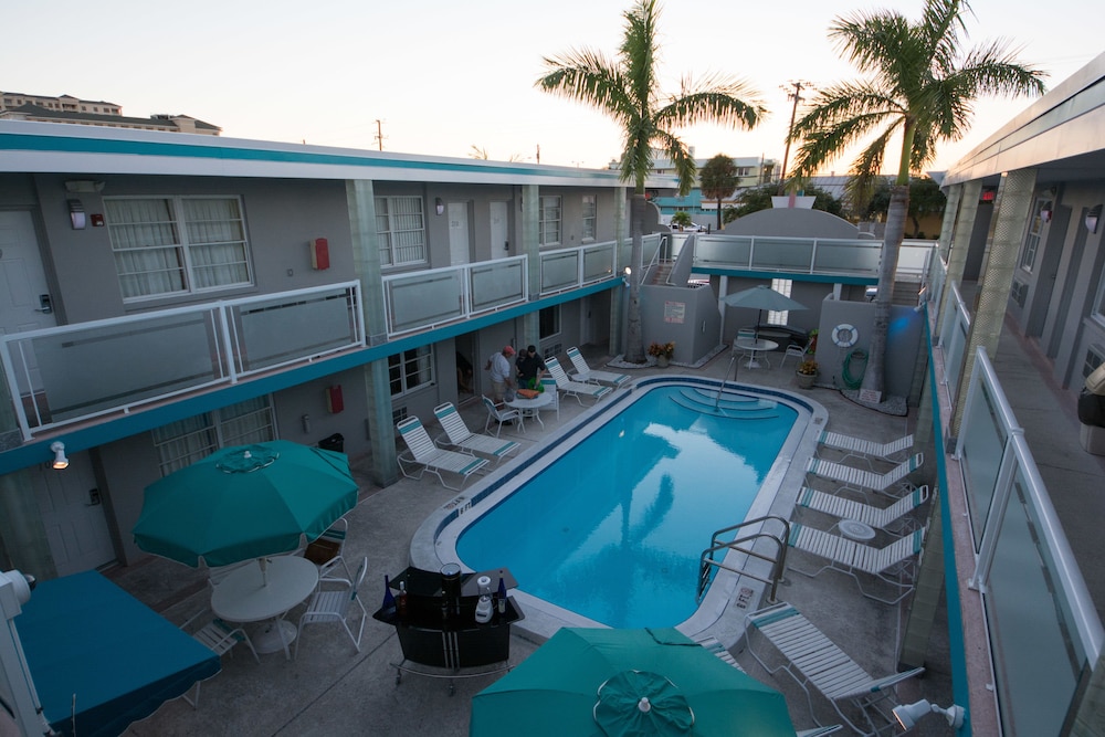 Camelot Beach Suites - photo 23