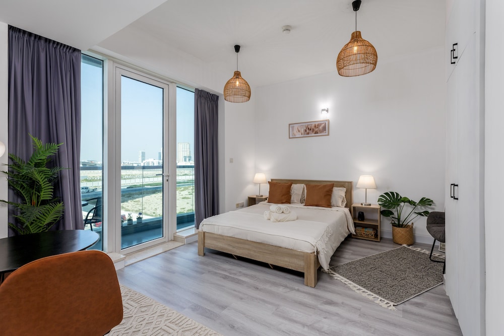 Waves Cozy Fully Furnished Studio in Dubai Sports City — 4-Star Luxury Hotel in Dubai, United Arab Emirates