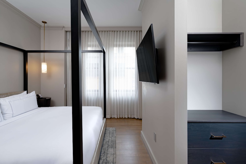 Hotel Fort Des Moines Curio Collection by Hilton - photo 11