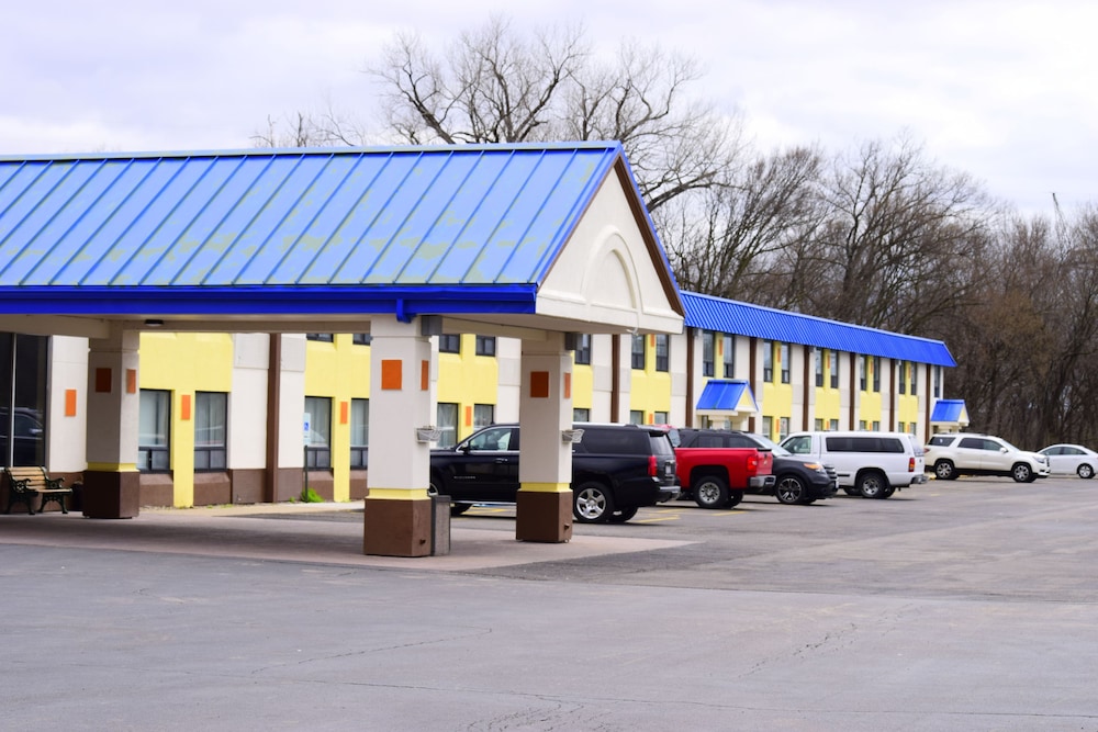 Days Inn by Wyndham Rock Falls - photo 60