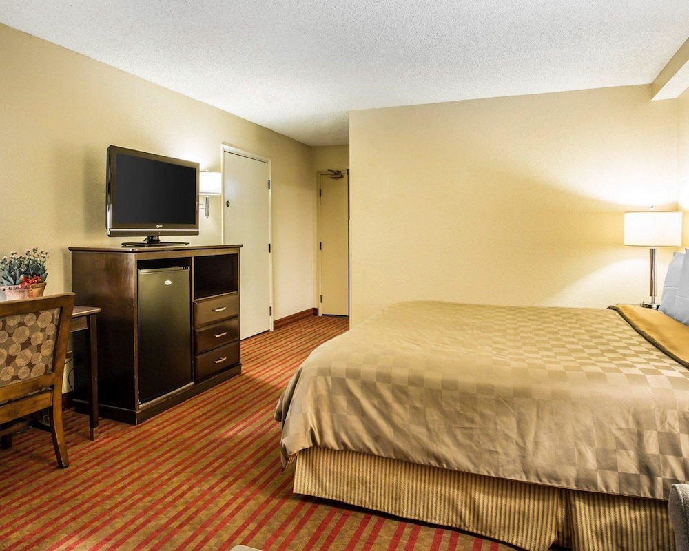 California Inn and Suites Bakersfield - photo 13