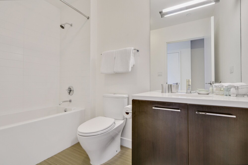 Global Luxury Suites at Figueroa Street - photo 21