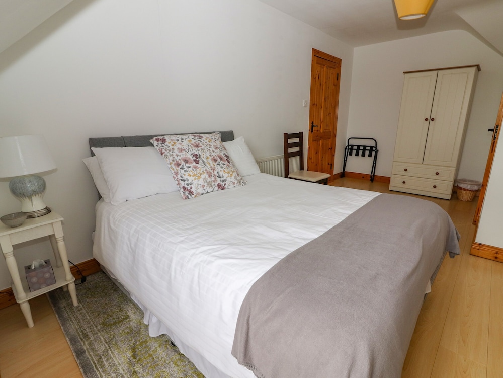 Cherry Blossom Cottage — Ennis — photo 4