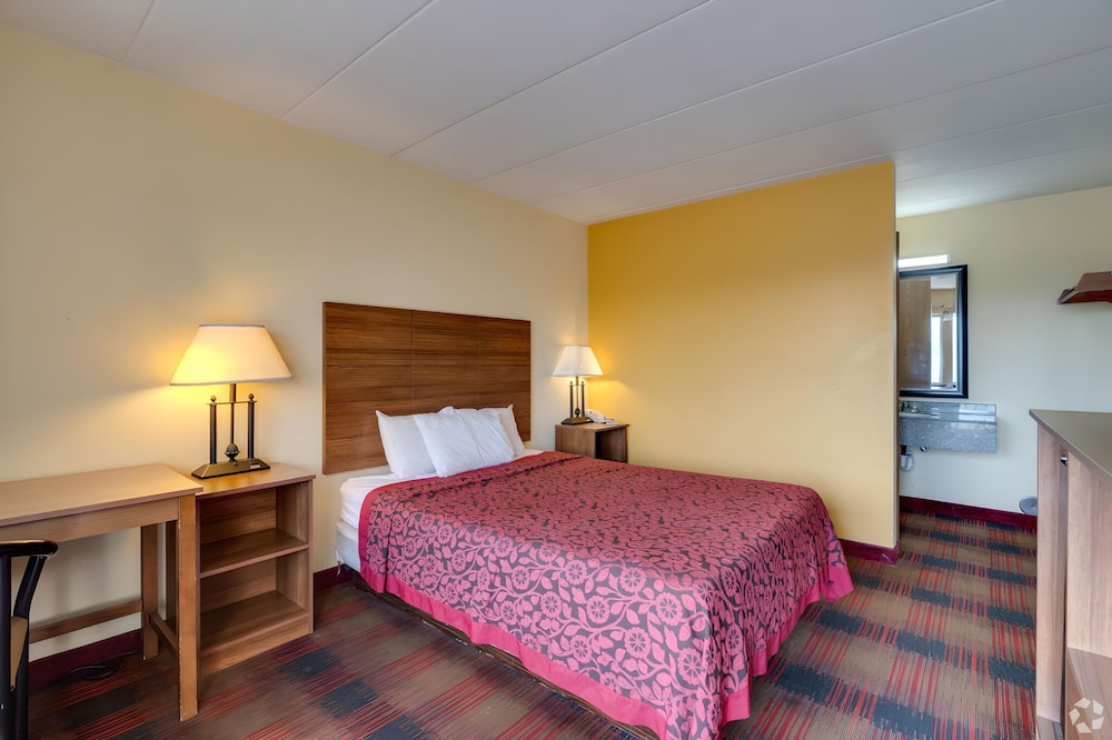 I 80 Inn & Suites - photo 2