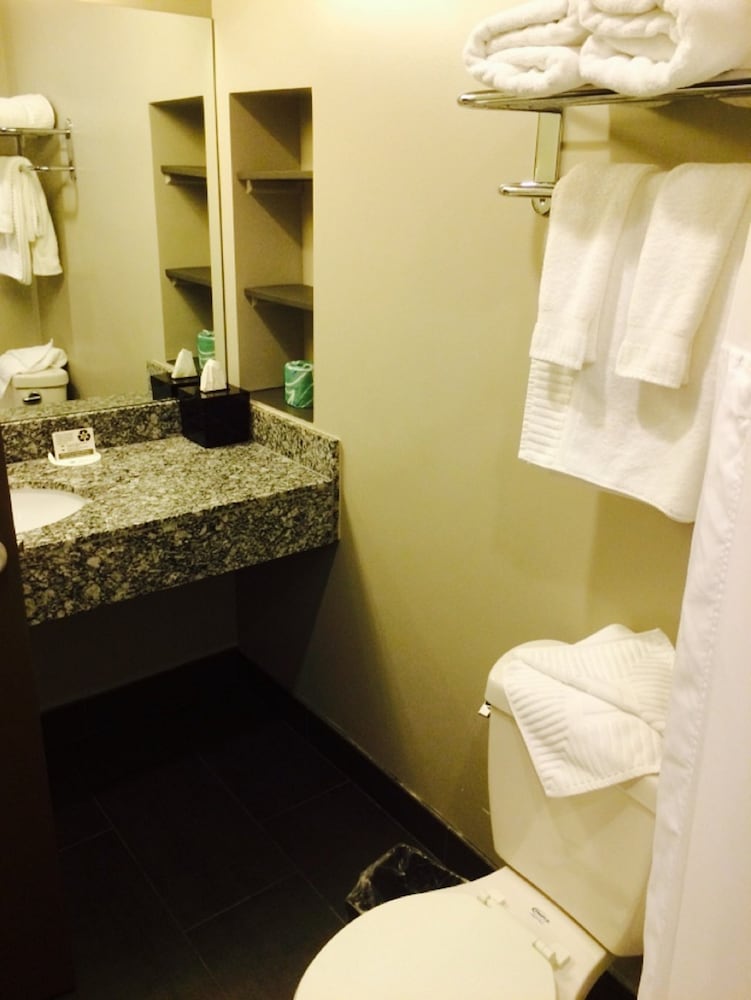 East Avenue Inn & Suites - photo 12