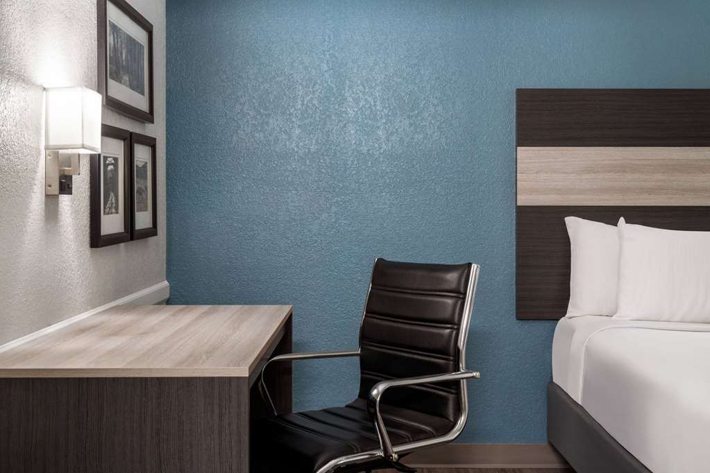 La Quinta Inn by Wyndham Victoria - photo 45
