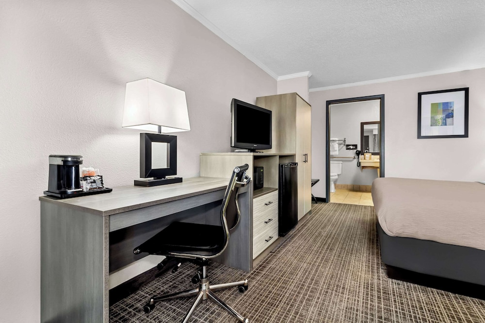 Quality Inn & Suites Florence Civic Center - photo 18