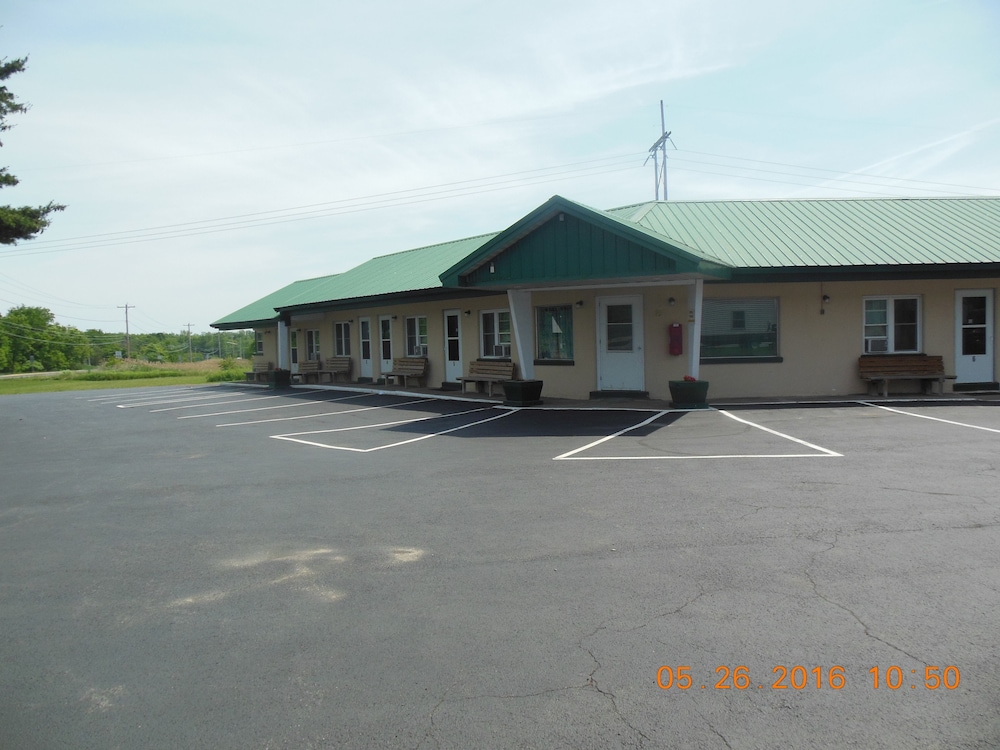 The Evergreen Motel - photo 84