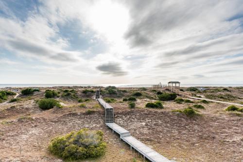 Emerald Breeze by Oak Island Accommodations - photo 9