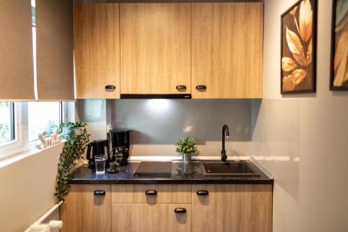 Charming Studio with Parking The Perfect Getaway — 4-Star Luxury Hotel in Bucharest, Romania