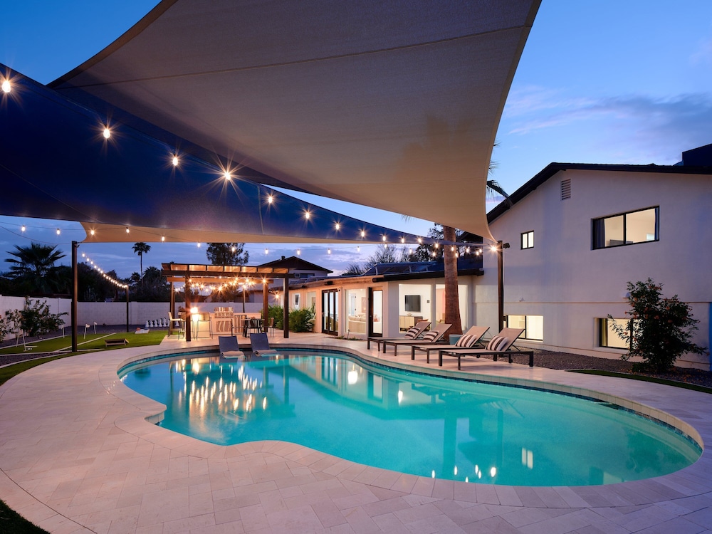 Sunburst Estate Pool Hot Tub Tons Of Games — Phoenix