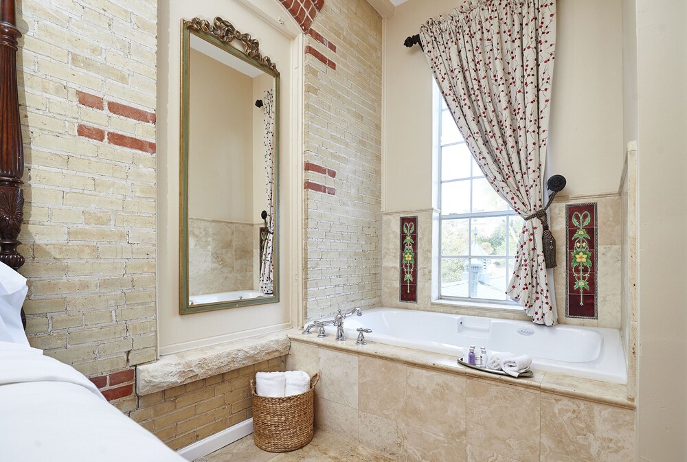 The Olivia Mansion - photo 17