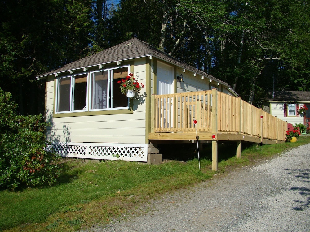 Bay Leaf Cottages & Bistro - photo 52