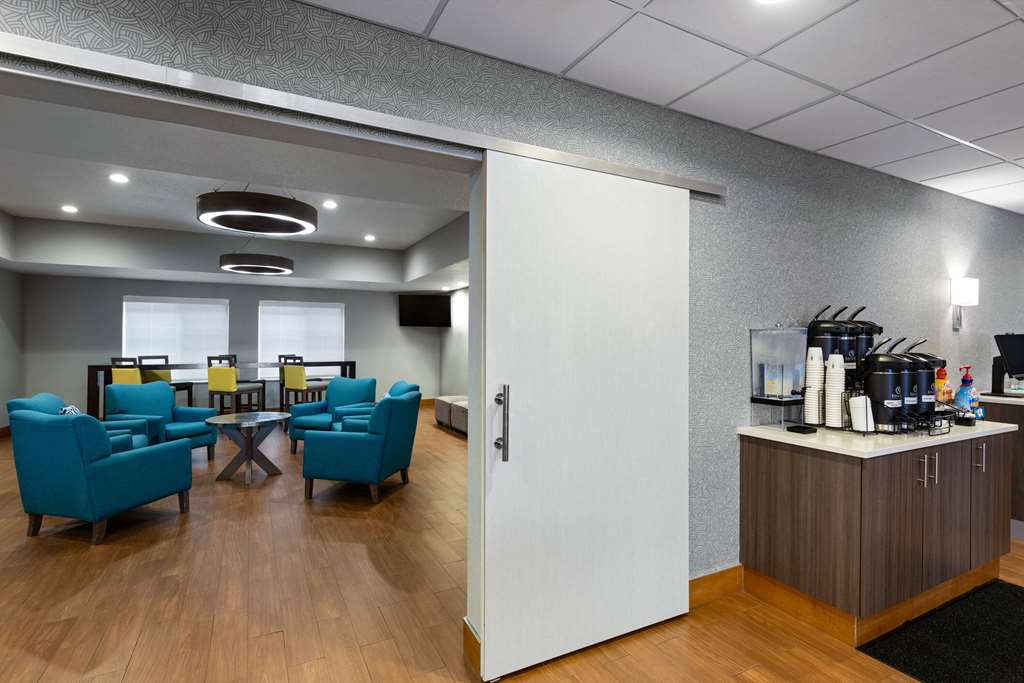 La Quinta Inn and Suites by Wyndham at WaTiki Waterpark - photo 11