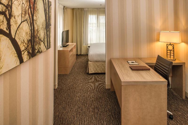 Doubletree By Hilton Beaverton - photo 14