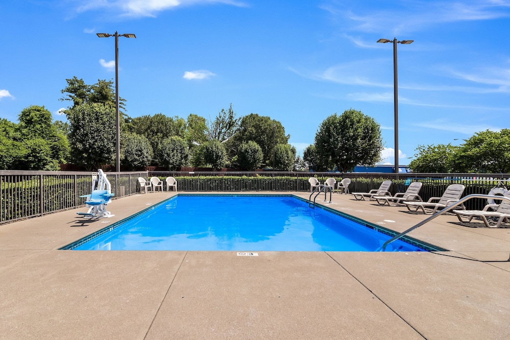 Red Roof Inn Murfreesboro - photo 17