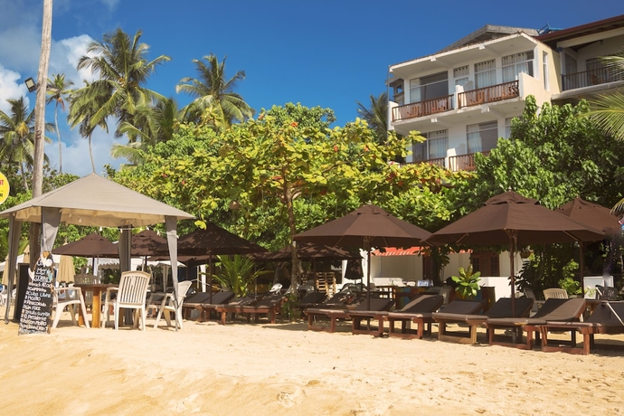 Wave Beach Resort — hotel in Unawatuna