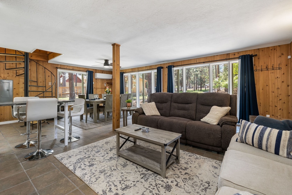 Deschutes Riverwoods Retreat in Bend, United States