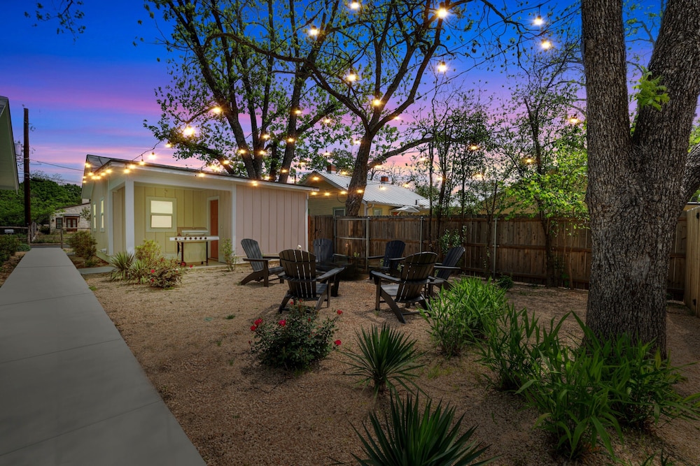The Grove D With Hot Tub & King Beds Walk to Main - featured photo