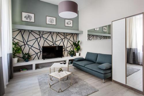 Elegant Duplex Near City Greenery — 4-Star Luxury Hotel in Budapest, Hungary
