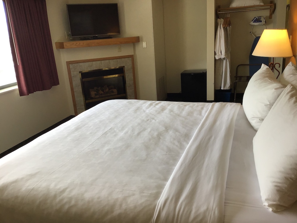AmericInn by Wyndham Cody - photo 14