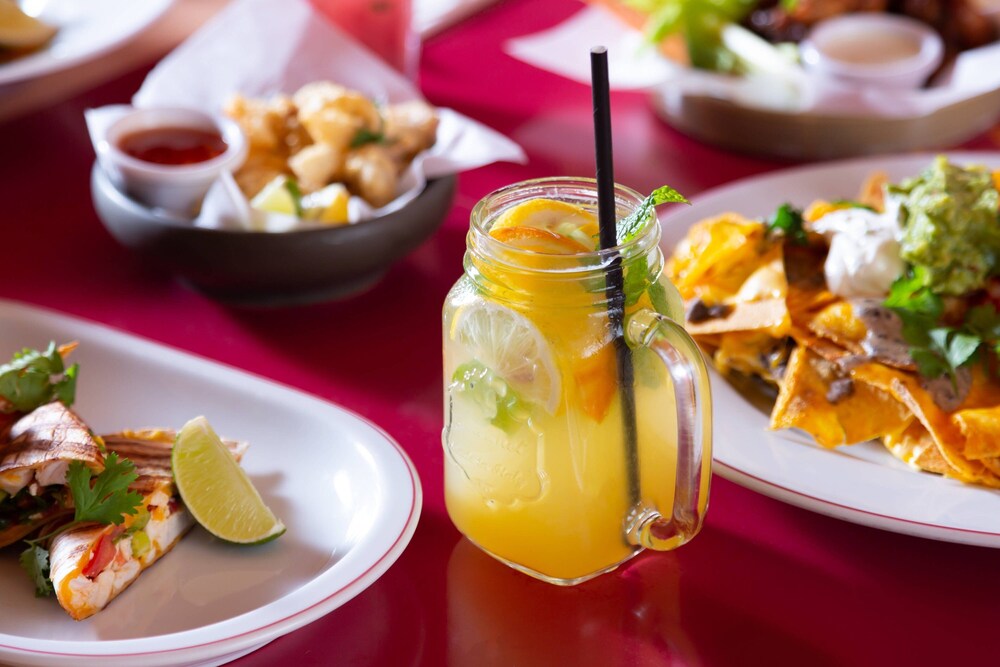 מזון ומשקאות