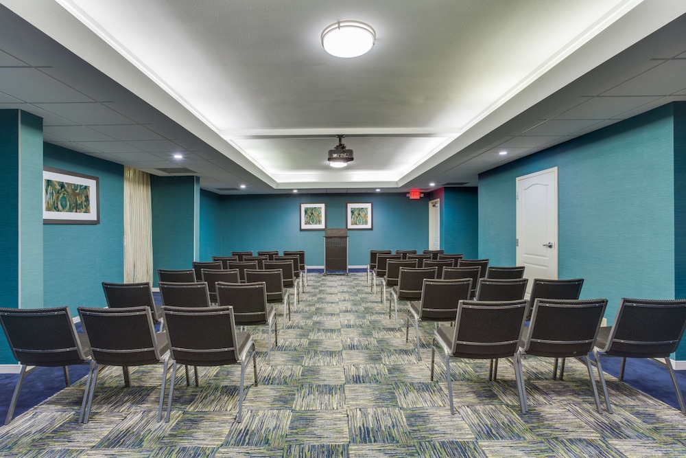 Hampton Inn Norcross - photo 40