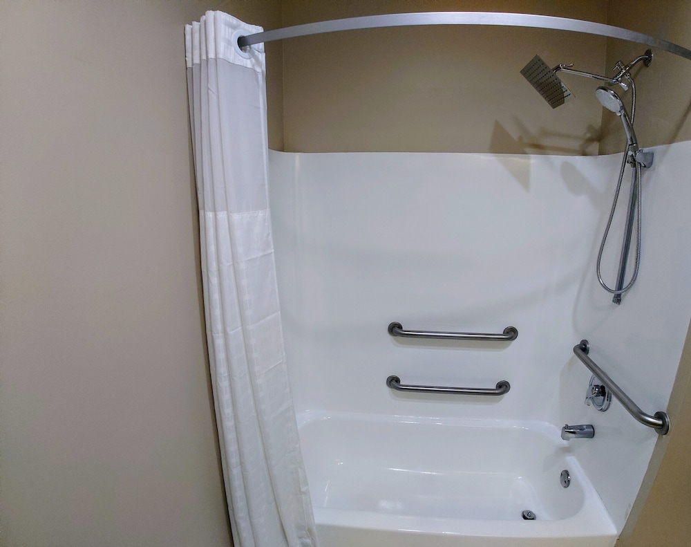 Baymont by Wyndham Adairsville - photo 16