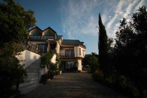 Mount Villa Kvariati
