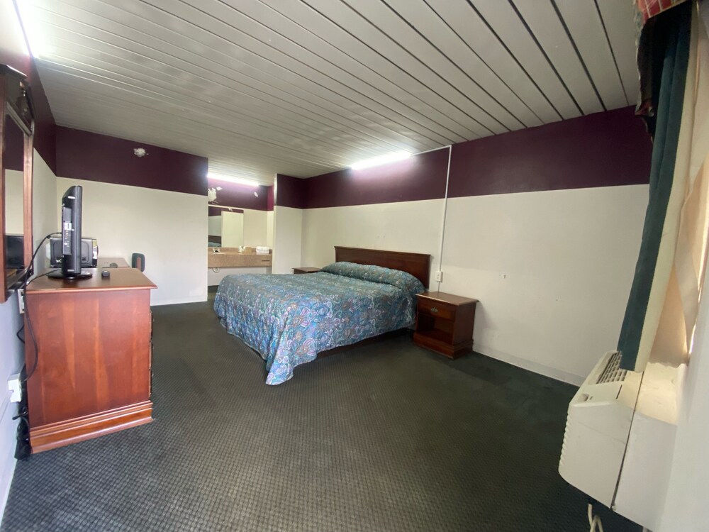 Discovery Inn Macon - photo 13