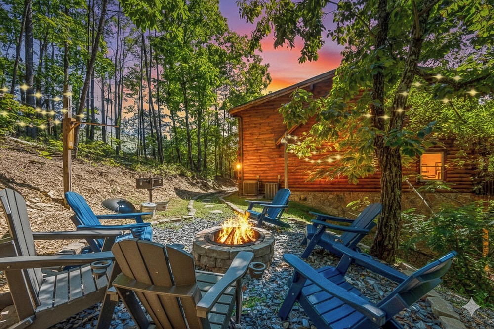 Sevierville Cabin with Deck Minutes to Pigeon Forge — 4-Star Luxury Hotel in Sevierville, United States