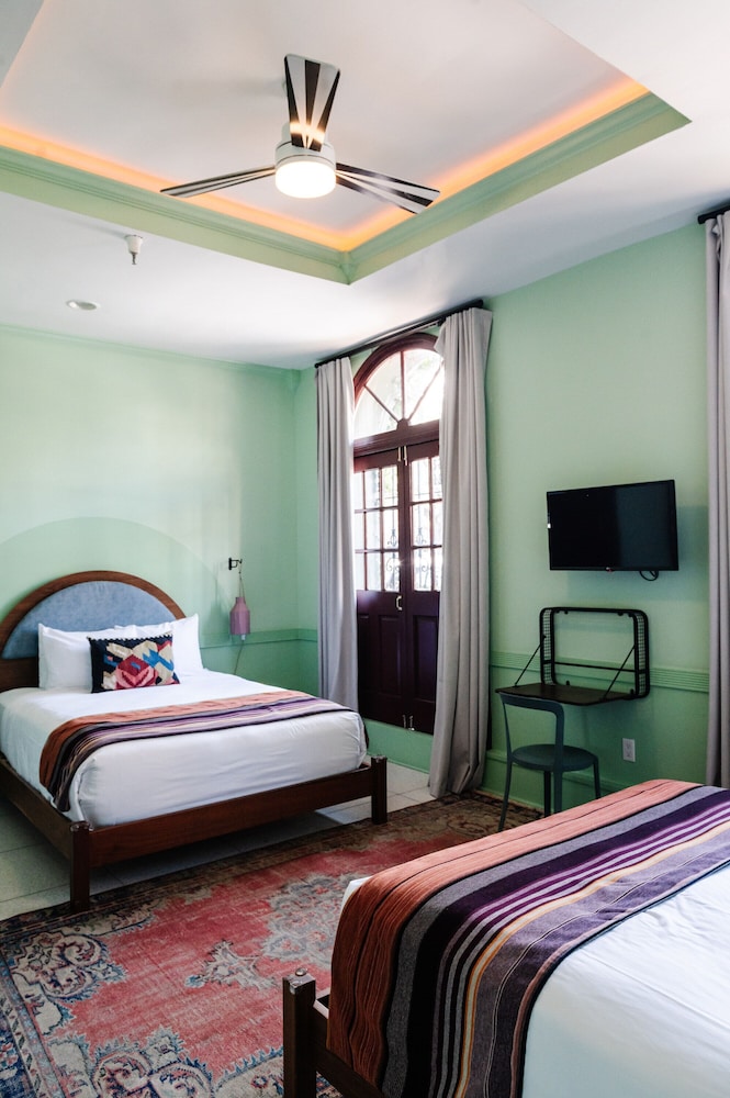 Frenchmen Hotel - photo 9